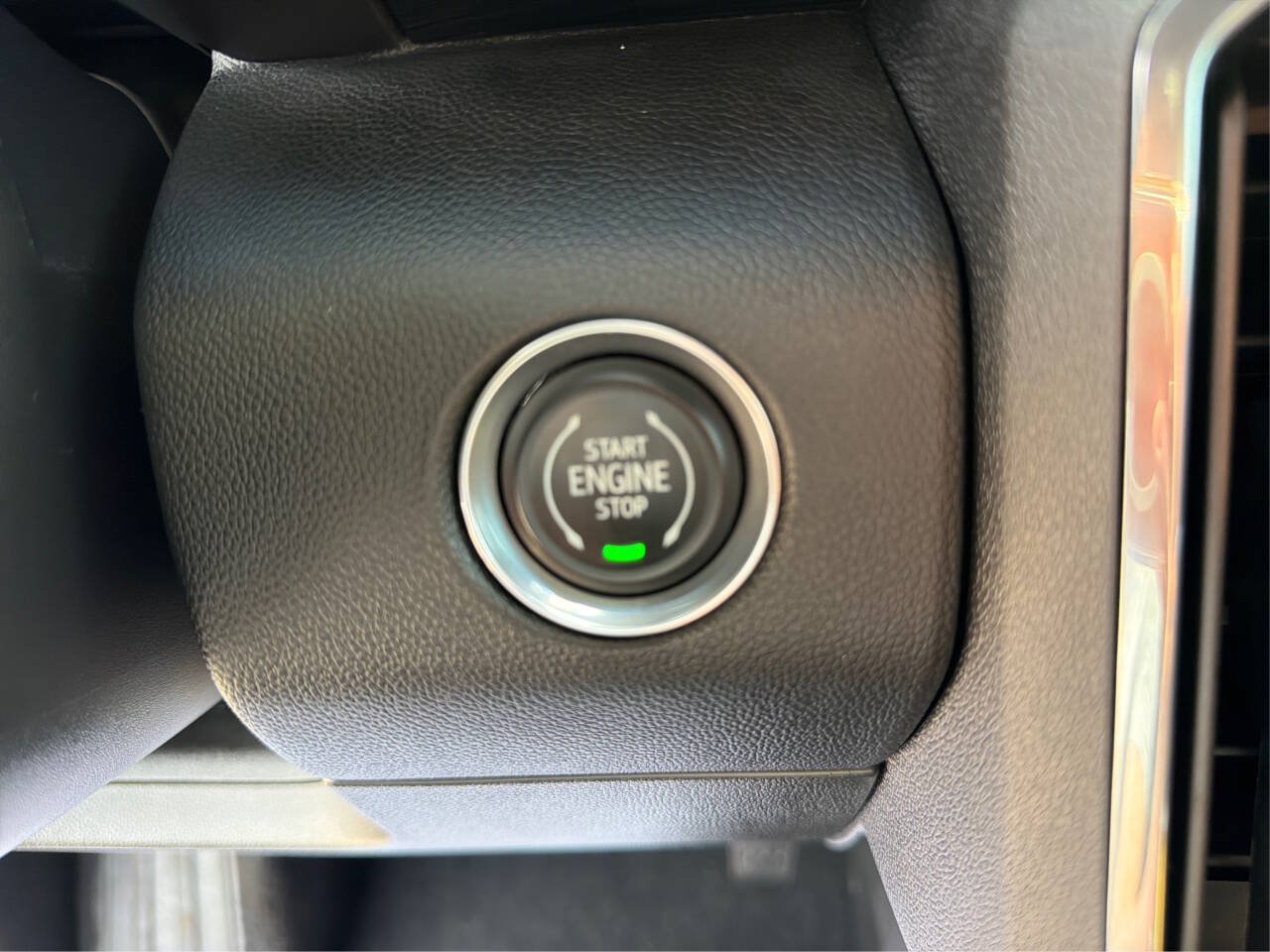Used 2025 GMC Acadia Elevation w/ Elevation Premium Package AWD/4WD image 30