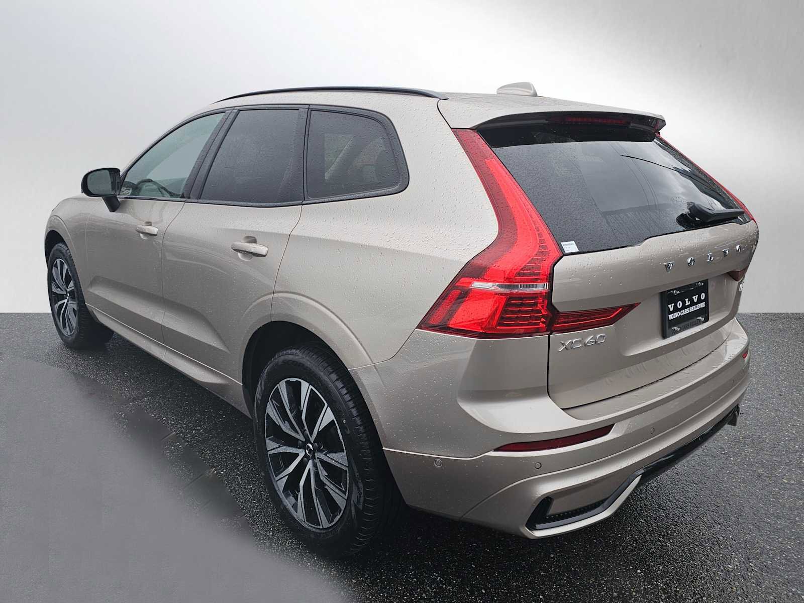 Certified 2025 Volvo XC60 B5 Plus image 5