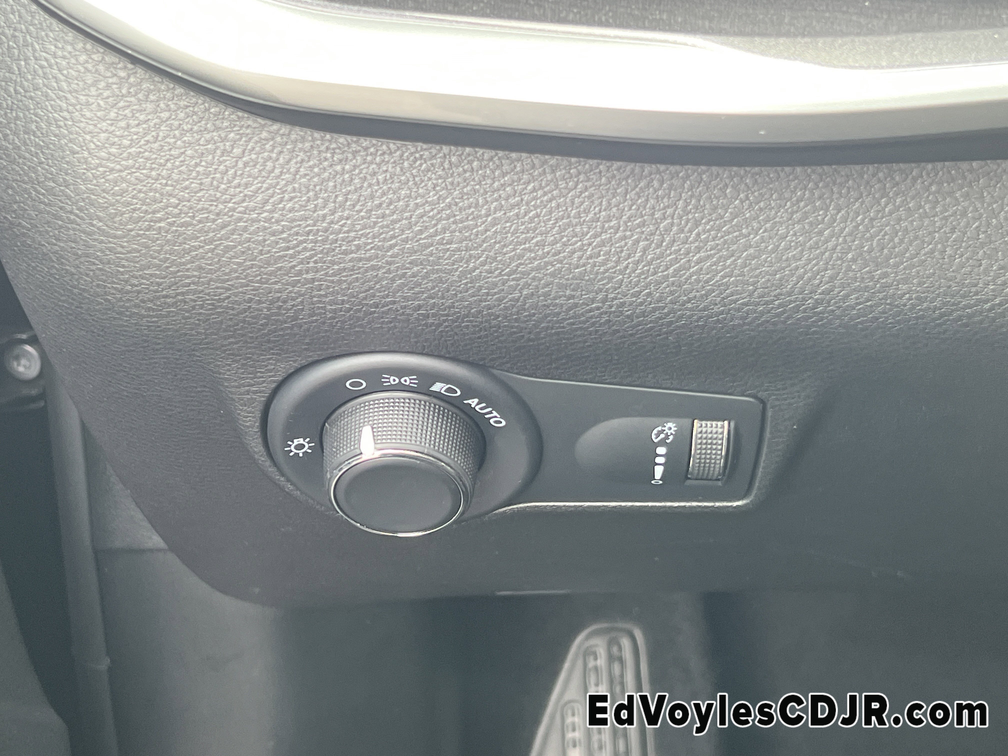 Used 2023 Jeep Compass Sport image 33