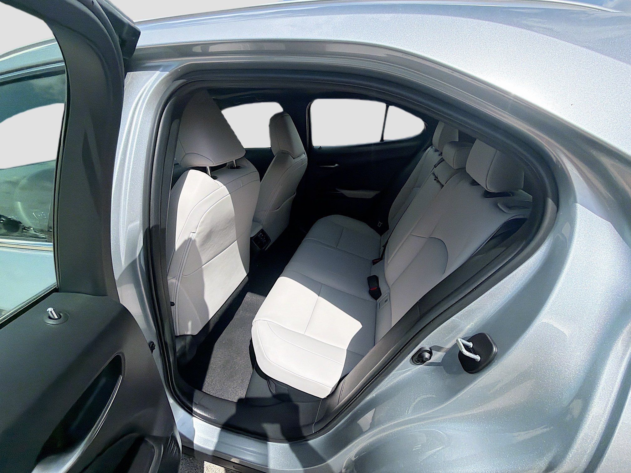 Used 2025 Lexus UX 300h FWD image 21