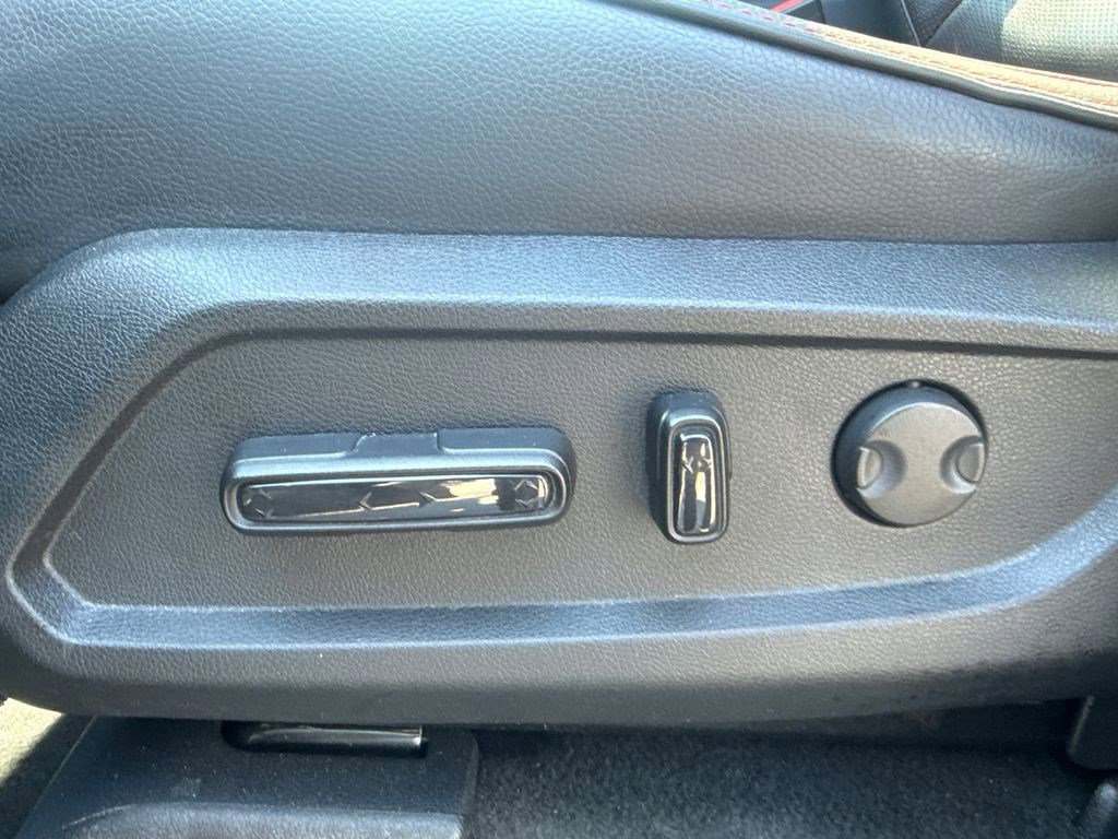 Certified 2025 Honda Pilot Black Edition image 24