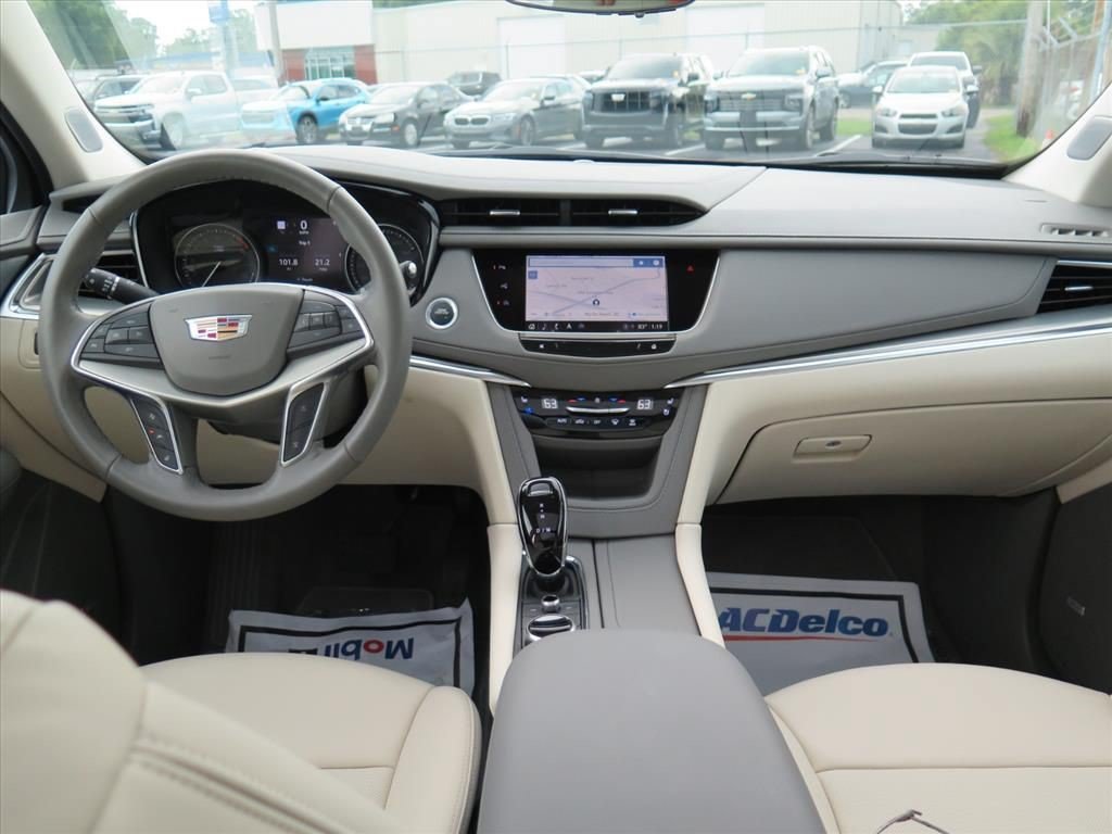 Certified 2024 Cadillac XT5 Premium Luxury w/ Technology Package FWD image 23