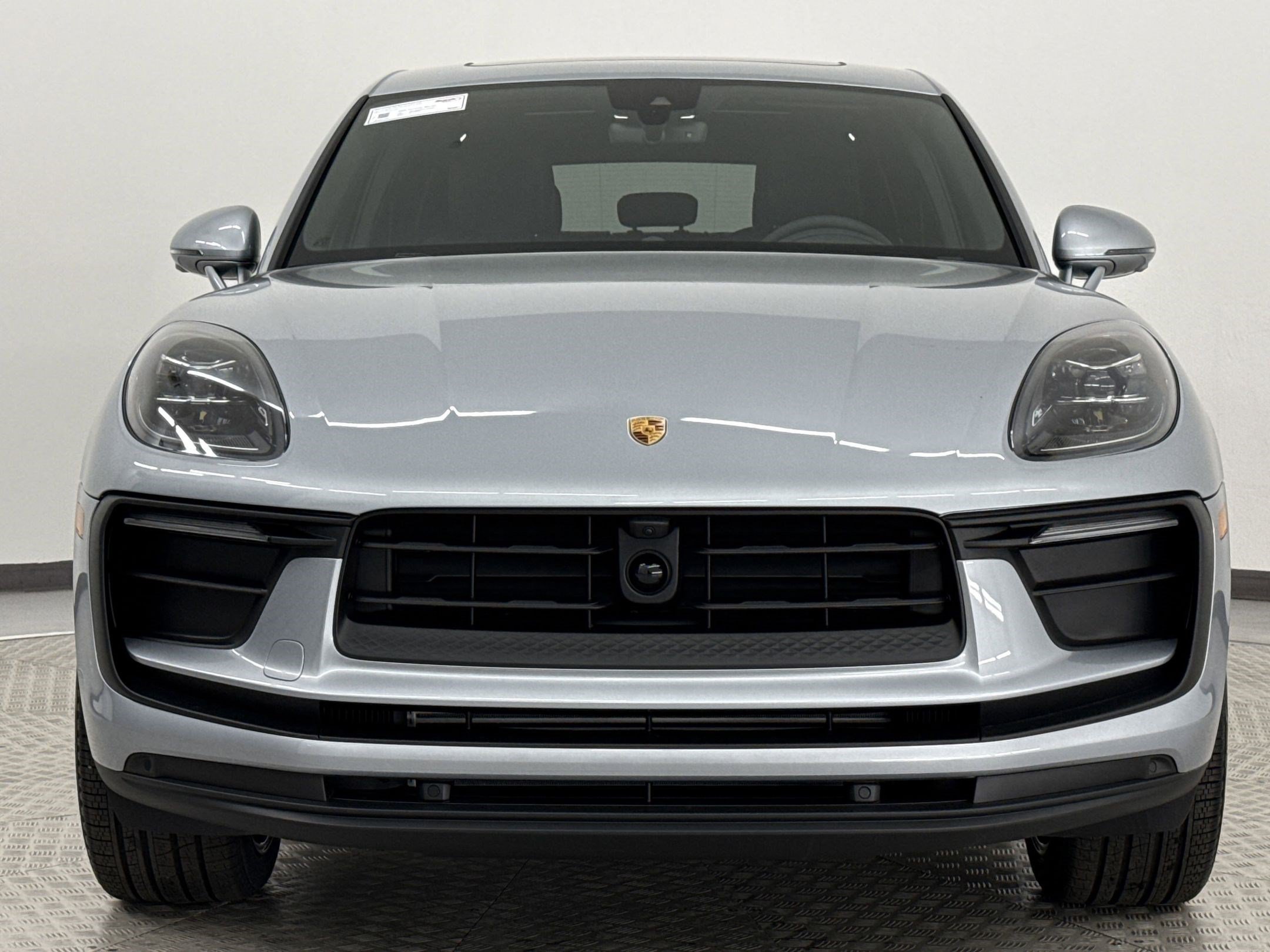 Used 2025 Porsche Macan AWD/4WD image 10