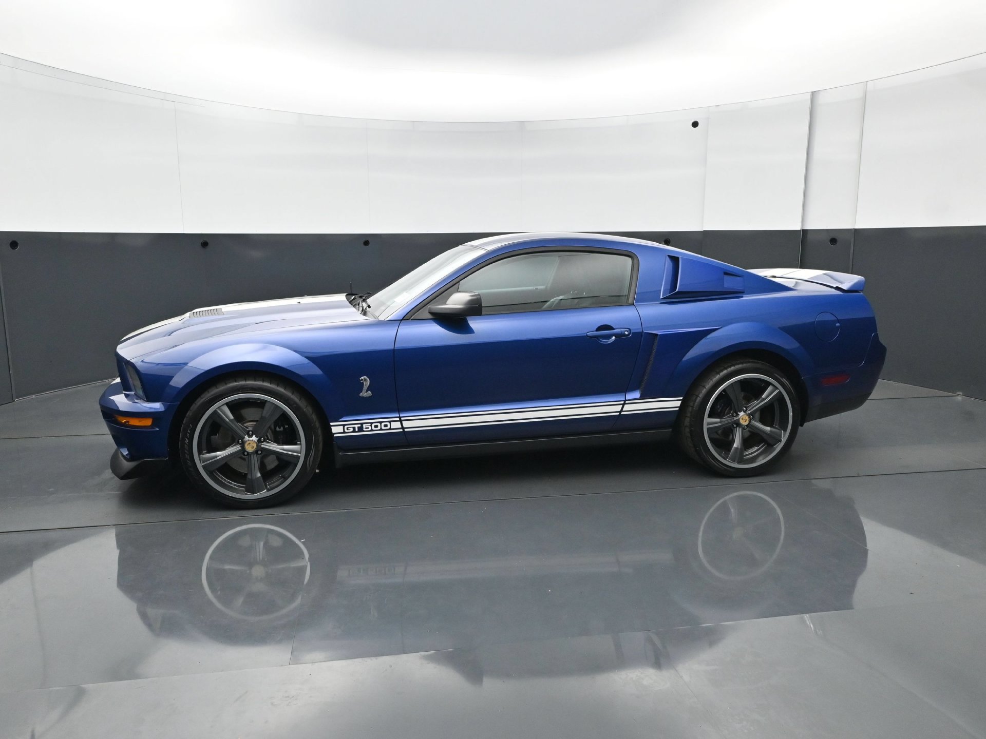 Used 2007 Ford Mustang Shelby GT500 RWD image 3