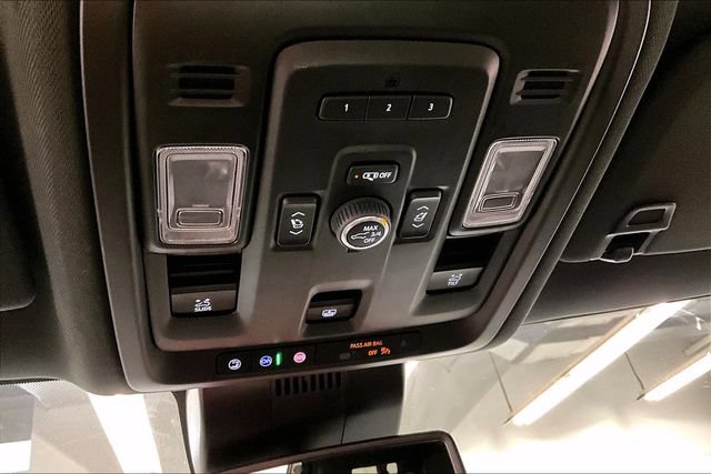 Used 2024 GMC Yukon XL AT4 AWD/4WD image 33
