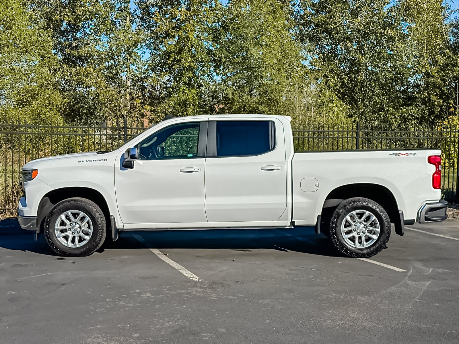 Used 2023 Chevrolet Silverado 1500 LT w/ Protection Package AWD/4WD image 6
