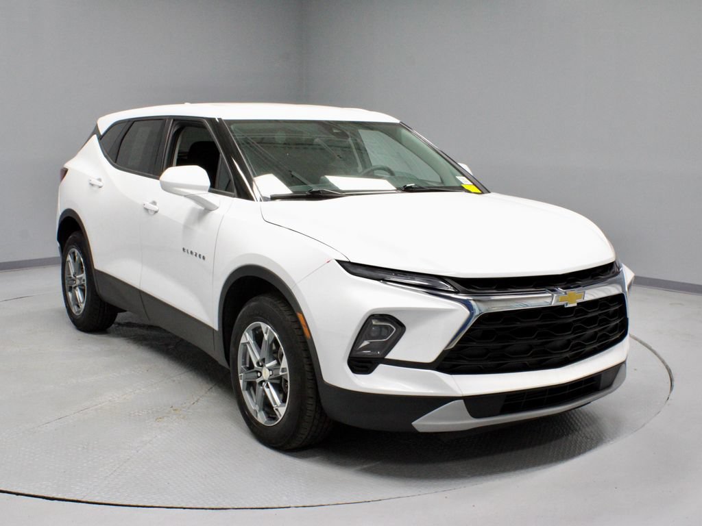 Used 2025 Chevrolet Blazer LT FWD image 1