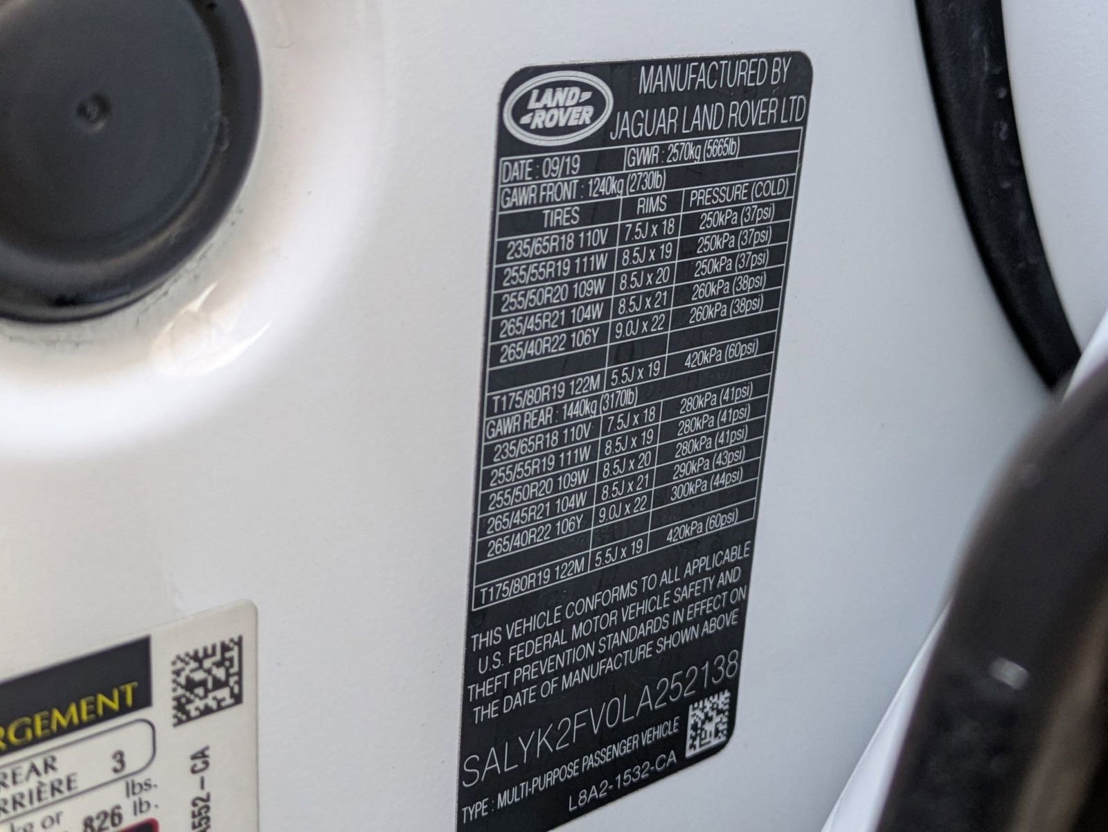 Used 2020 Land Rover Range Rover Velar R-Dynamic S image 17