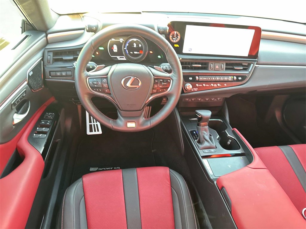 Used 2024 Lexus ES 300h F Sport image 10