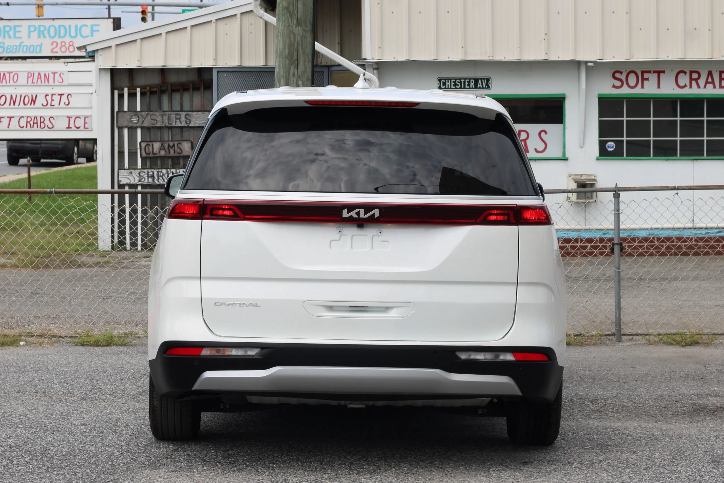 Used 2023 Kia Carnival LX FWD image 7