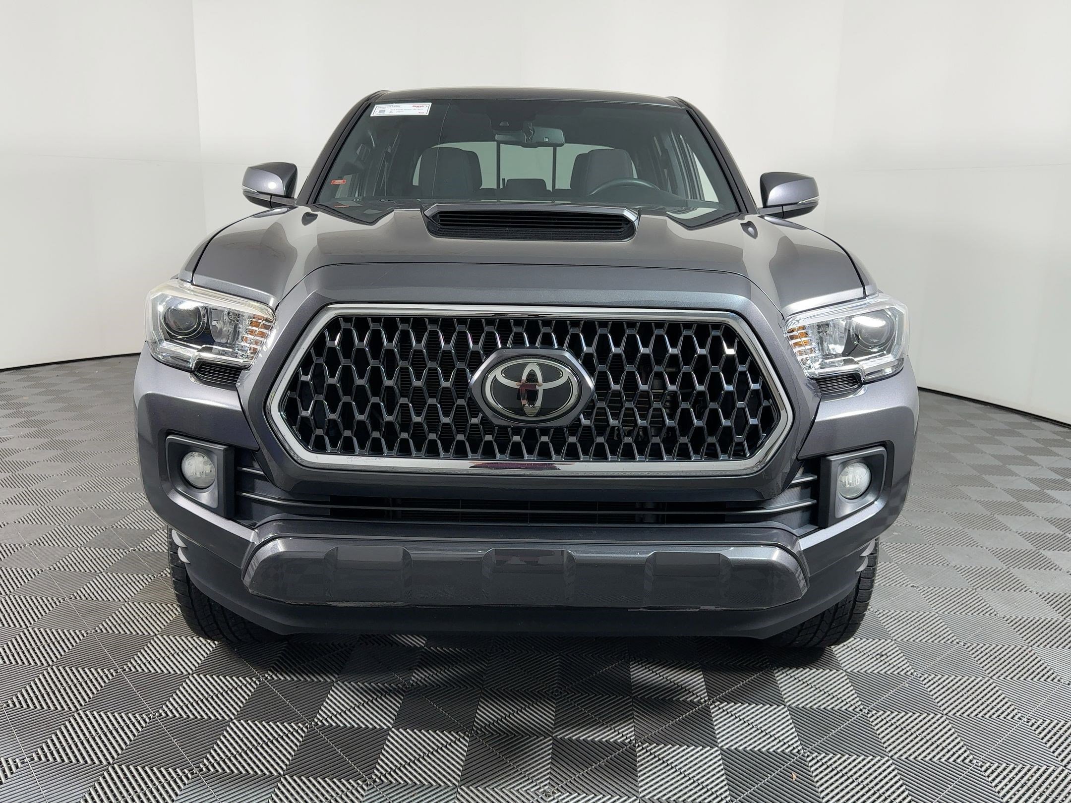 Used 2019 Toyota Tacoma TRD Sport image 4
