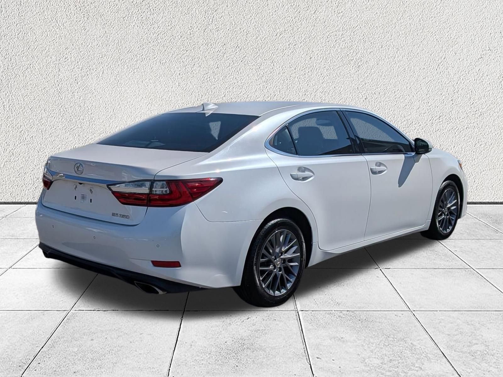 Used 2018 Lexus ES 350 w/ Premier Package image 3
