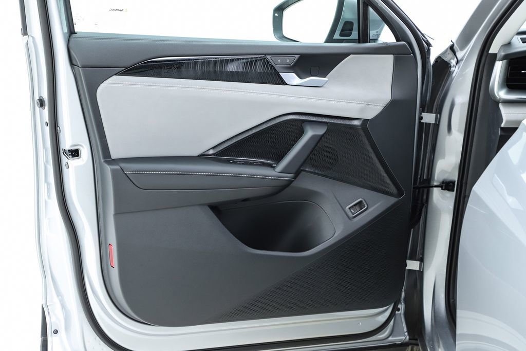 New 2026 Volkswagen Tiguan SE image 17