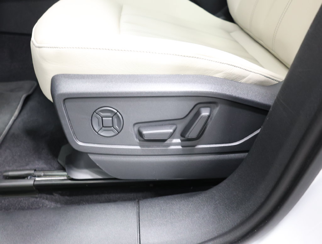 Used 2025 Audi Q5 Premium w/ Convenience Package AWD/4WD image 14