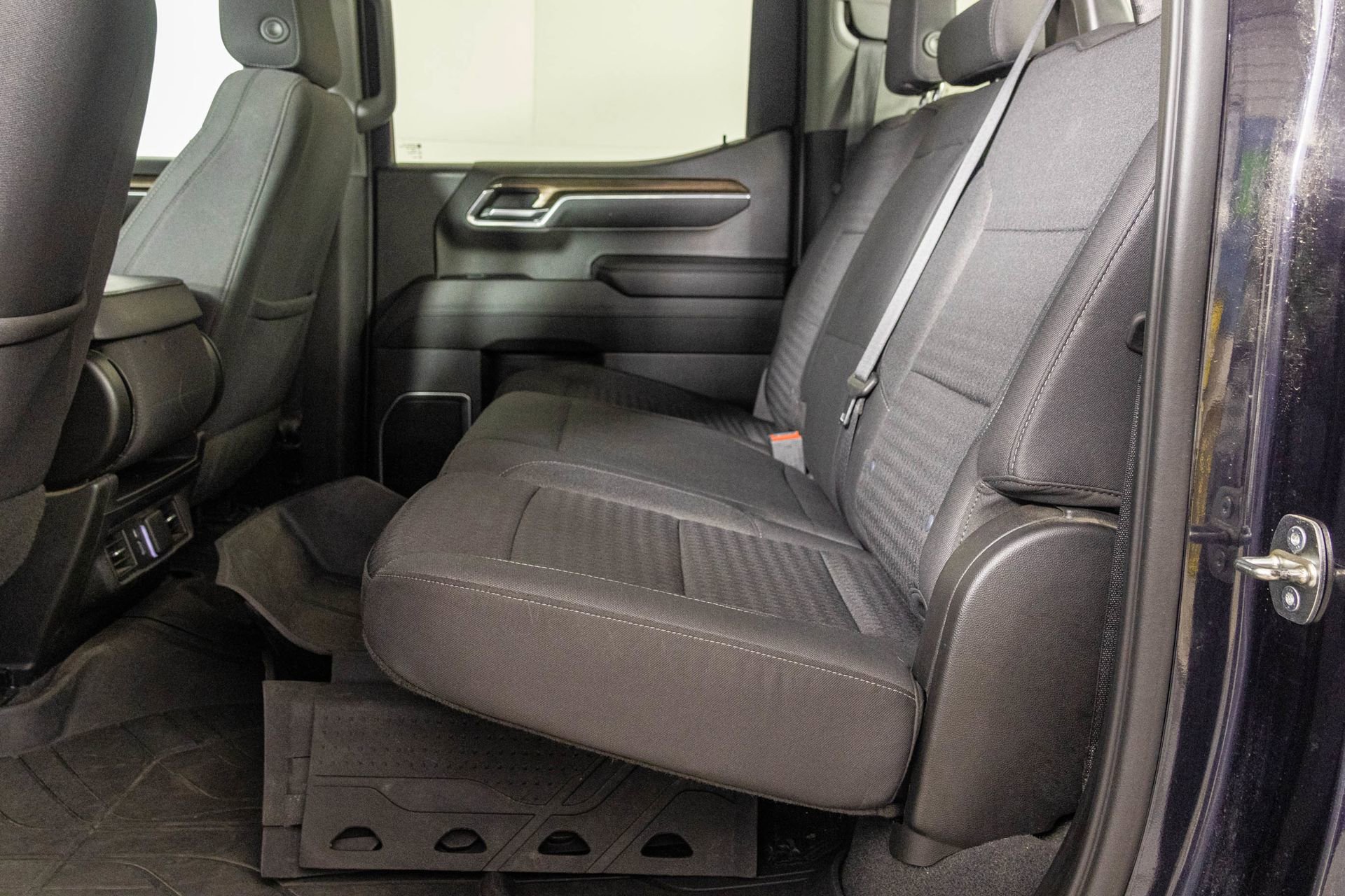 Used 2023 Chevrolet Silverado 1500 LT image 37