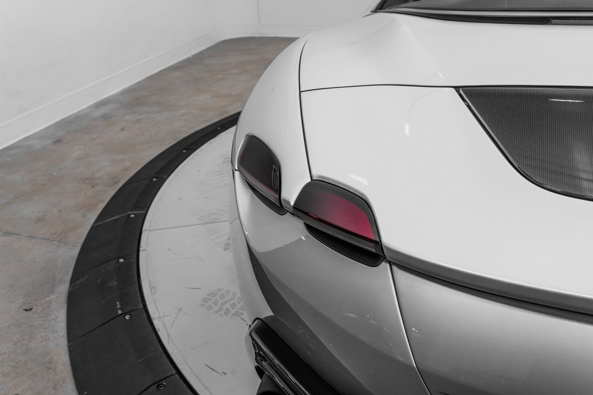 Certified 2025 Ferrari Roma Spider RWD image 47