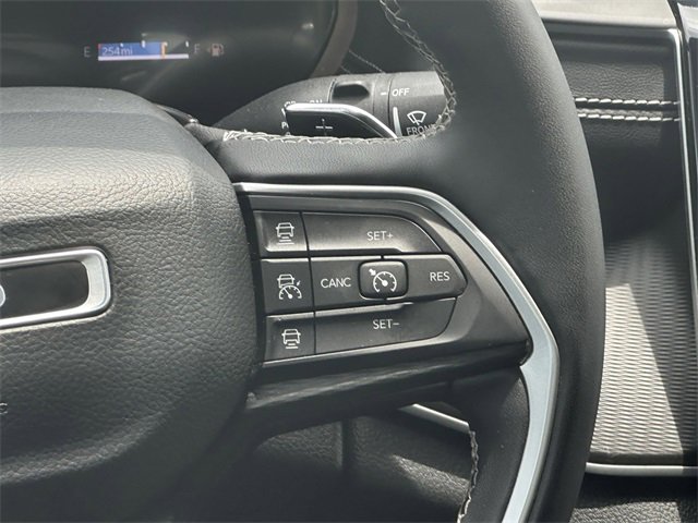 Used 2024 Jeep Grand Cherokee L Laredo image 23