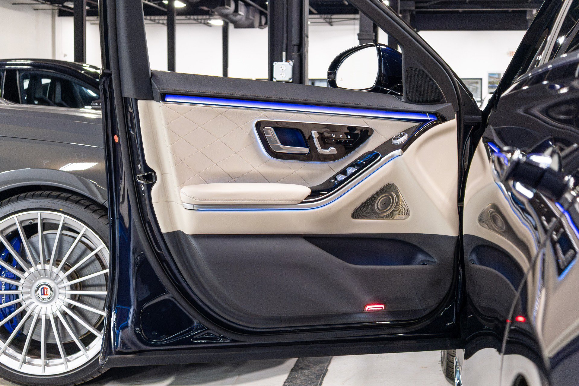 Used 2023 Mercedes-Benz S 580 4MATIC Sedan image 4