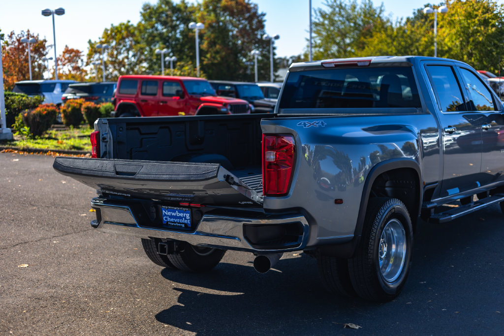 Used 2025 Chevrolet Silverado 3500 LTZ w/ LTZ Convenience Package AWD/4WD image 7