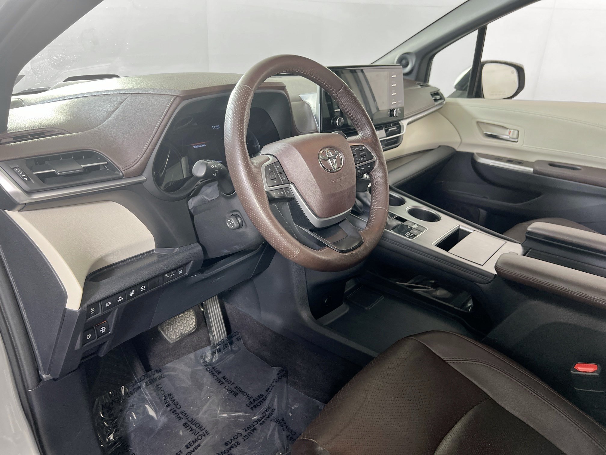Used 2021 Toyota Sienna Platinum AWD/4WD image 9