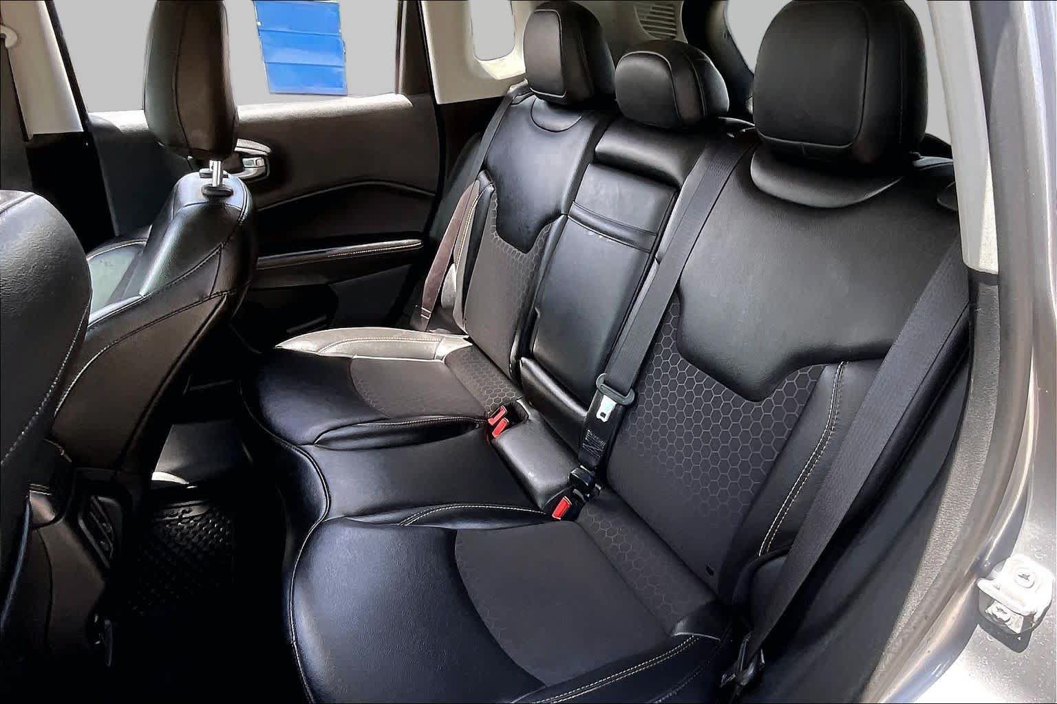 Used 2019 Jeep Compass Latitude w/ Cold Weather Group FWD image 19