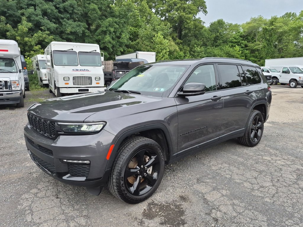 Used 2023 Jeep Grand Cherokee L Limited w/ Black Appearance Package AWD/4WD image 2