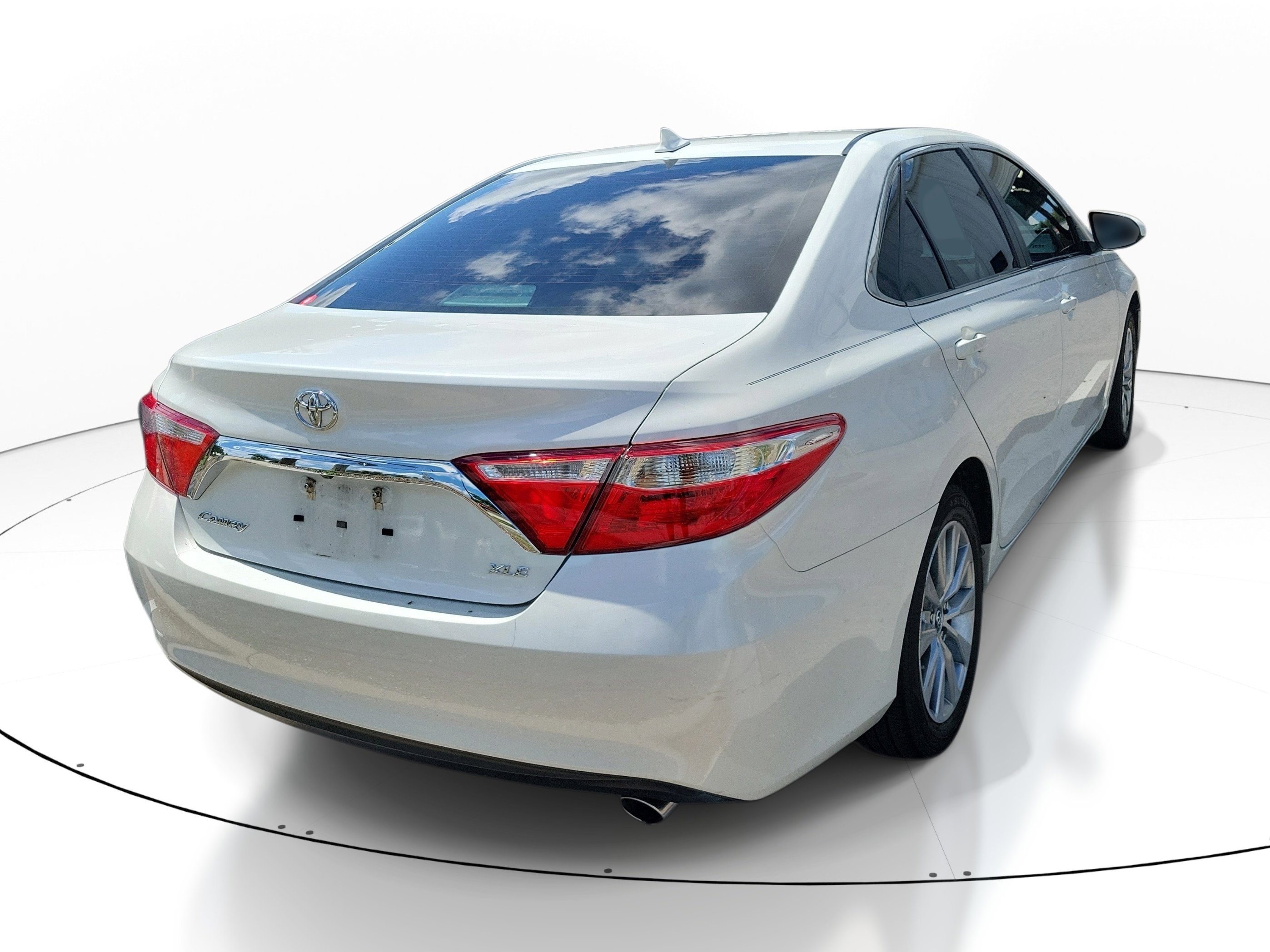 Used 2017 Toyota Camry XLE w/ Moonroof Package FWD image 6