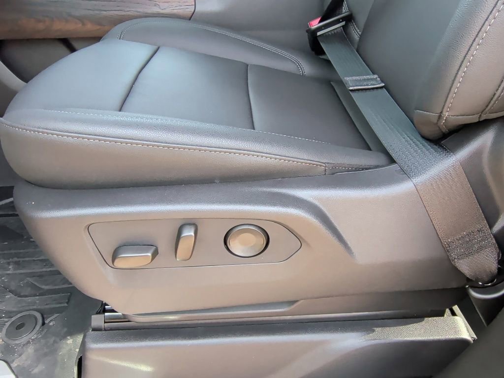 New 2026 GMC Sierra 1500 SLT image 14