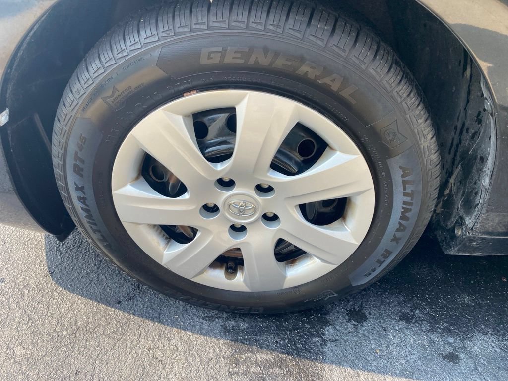 Used 2011 Toyota Camry LE FWD image 18