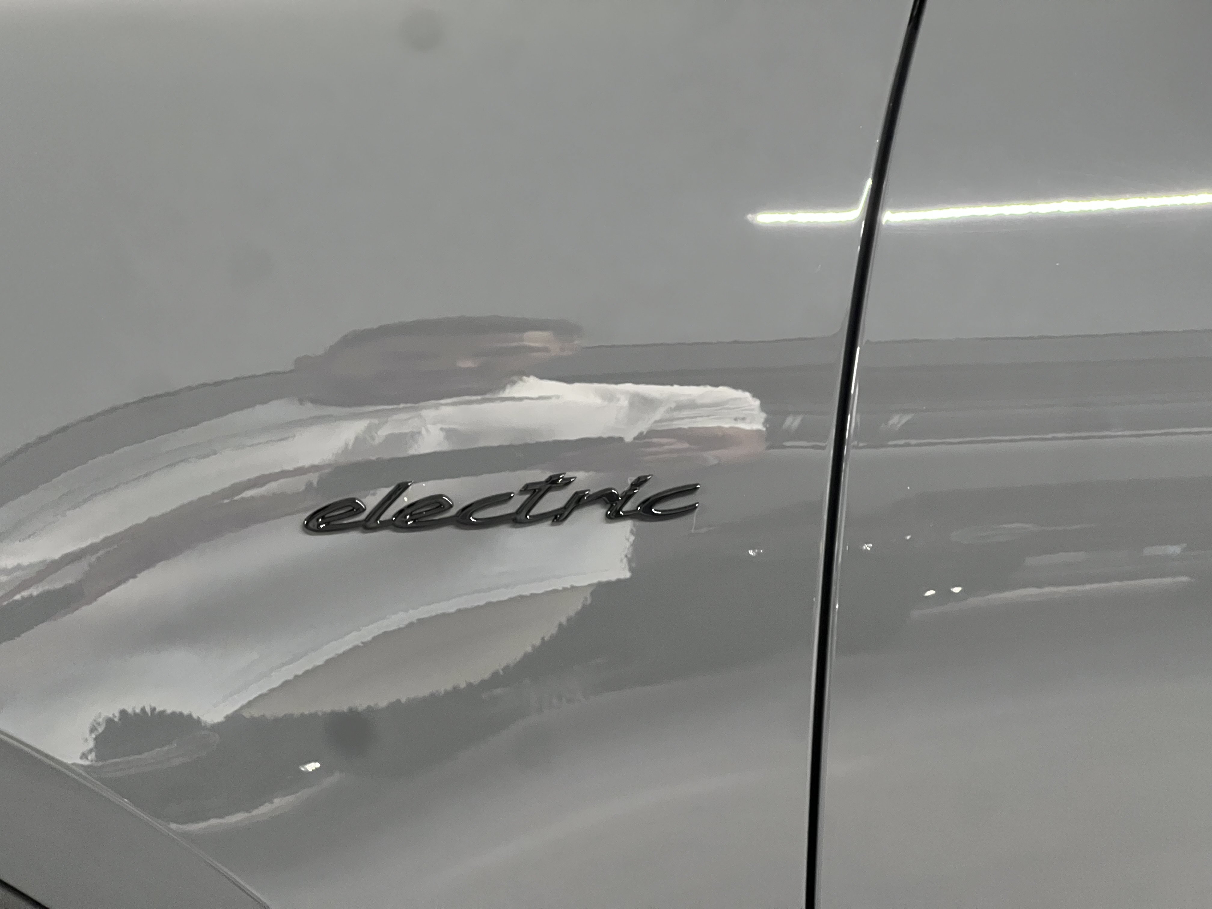 Used 2025 Porsche Macan Electric RWD image 34