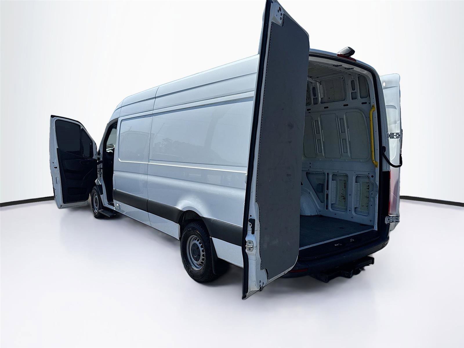 Used 2020 Mercedes-Benz Sprinter 2500 w/ Driver Convenience Package image 33