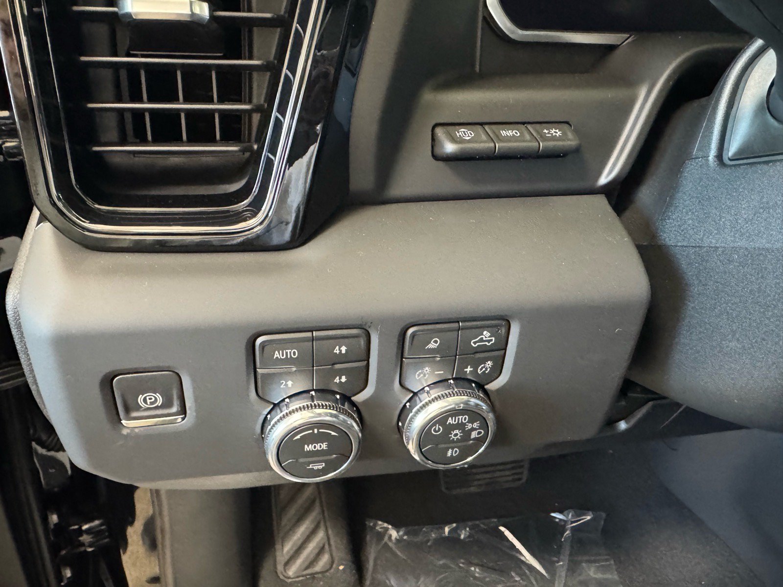 New 2026 GMC Sierra 2500 AT4 w/ AT4 Premium Plus Package AWD/4WD image 20