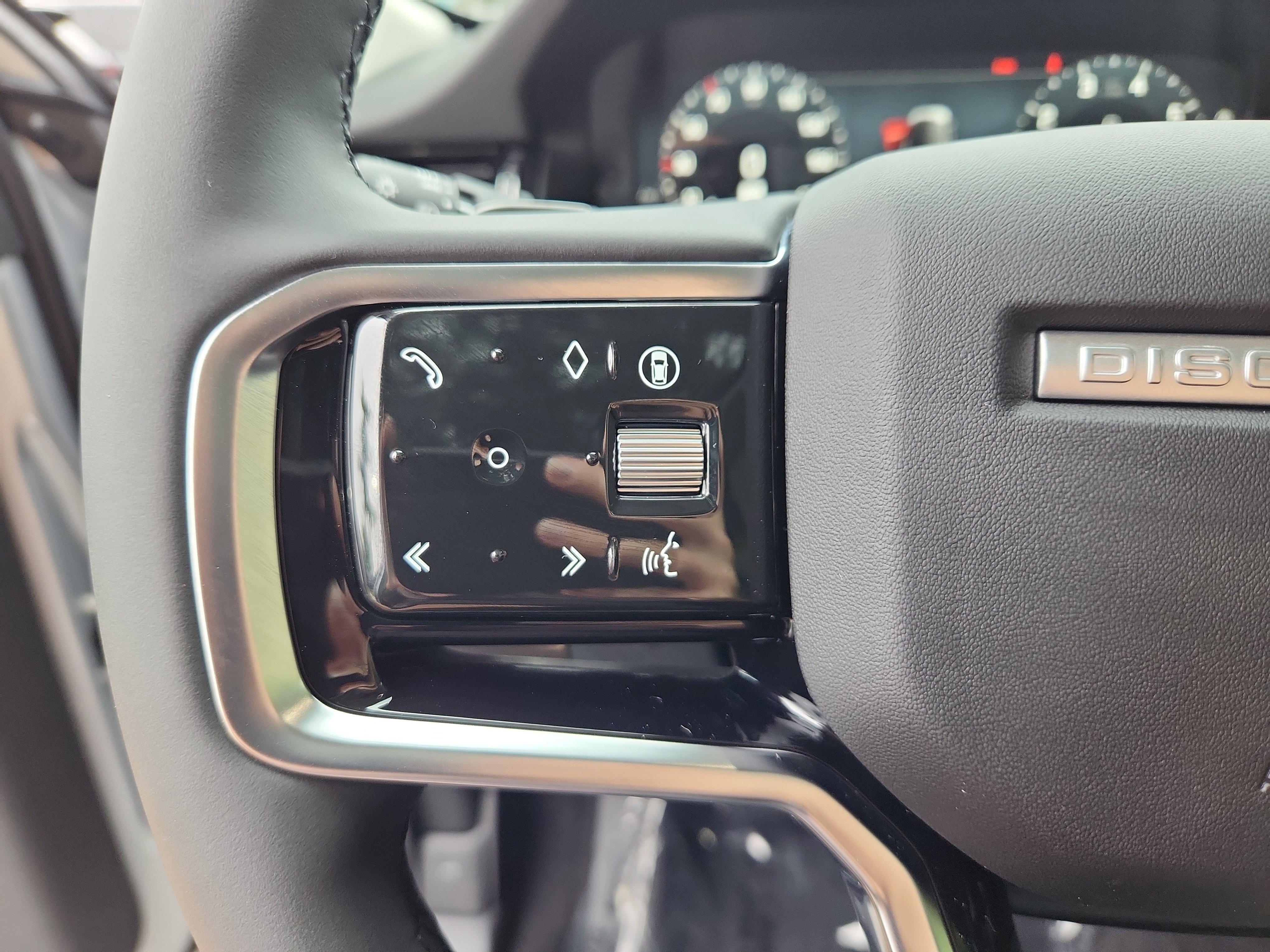 Used 2025 Land Rover Discovery Sport S image 19