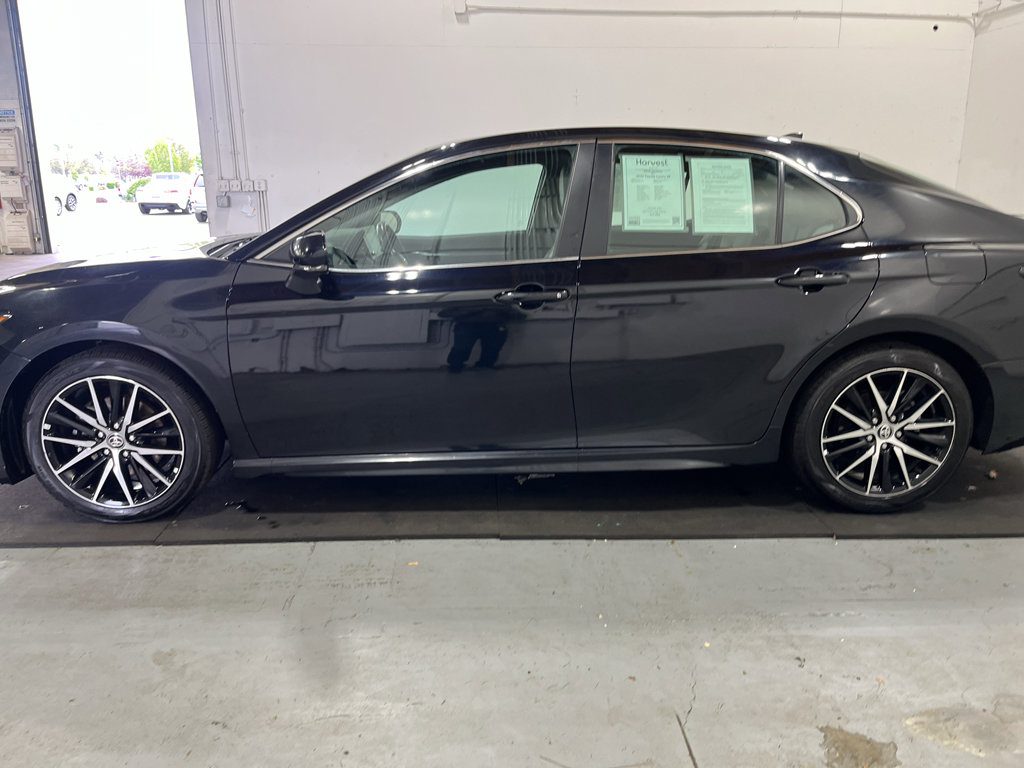Used 2023 Toyota Camry SE AWD/4WD image 4