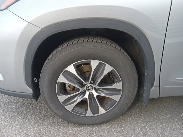 Used 2023 Toyota Highlander XLE image 10