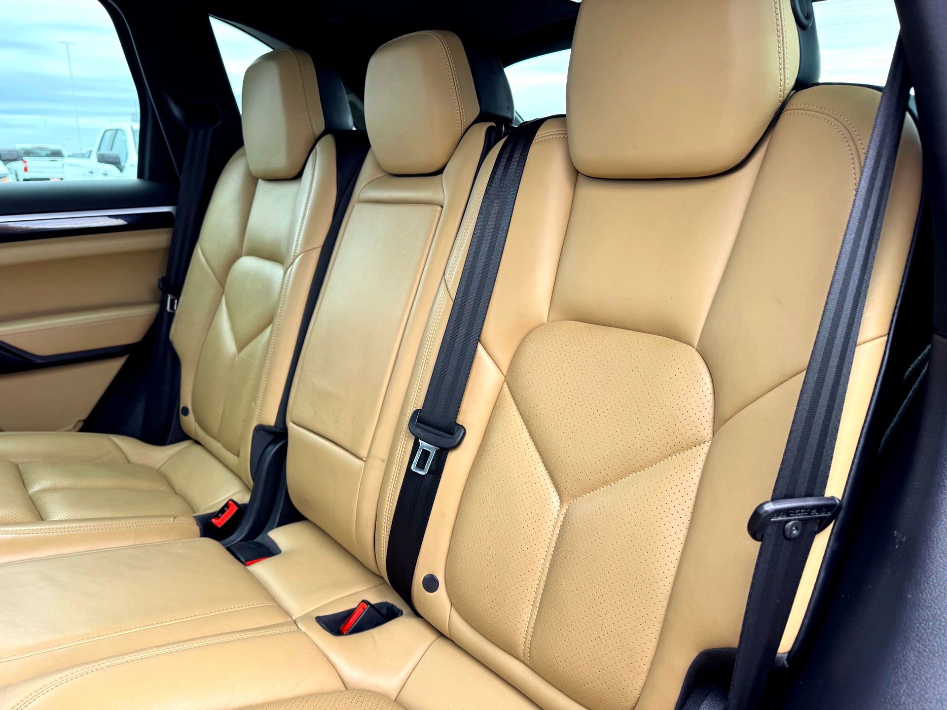 Used 2015 Porsche Cayenne S image 19