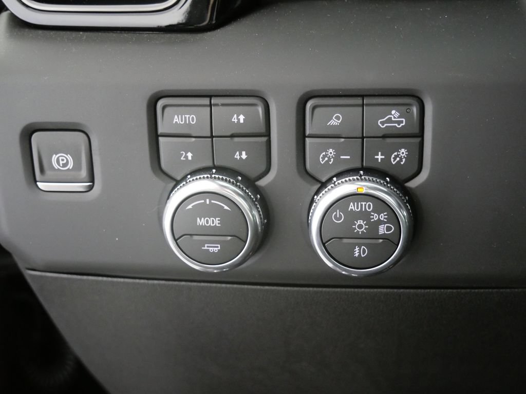 New 2026 GMC Sierra 2500 AT4 w/ AT4 Premium Plus Package AWD/4WD image 18
