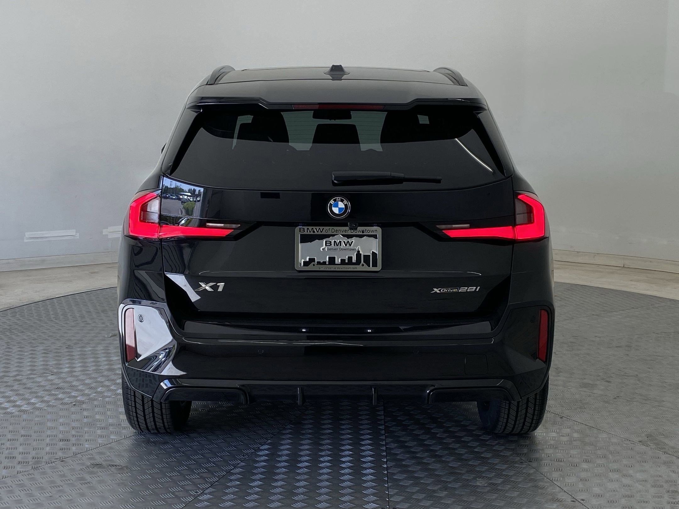 Used 2025 BMW X1 xDrive28i w/ Technology Package image 9