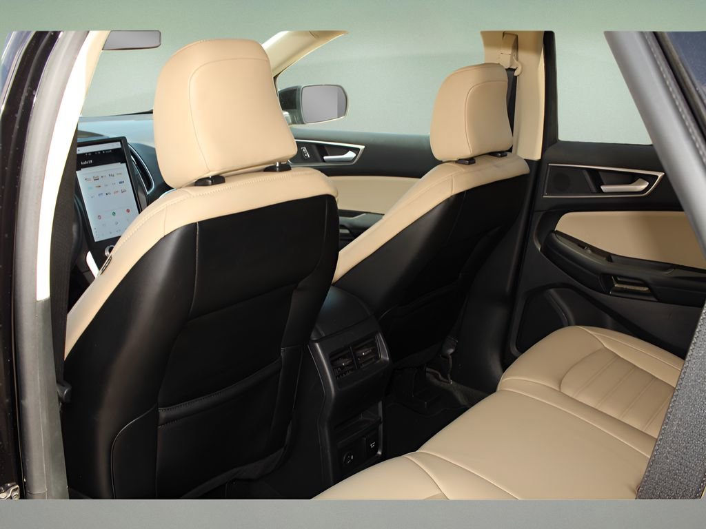 Used 2021 Ford Edge SEL w/ Convenience Package image 18