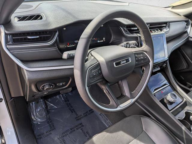 Used 2025 Jeep Grand Cherokee Altitude image 10