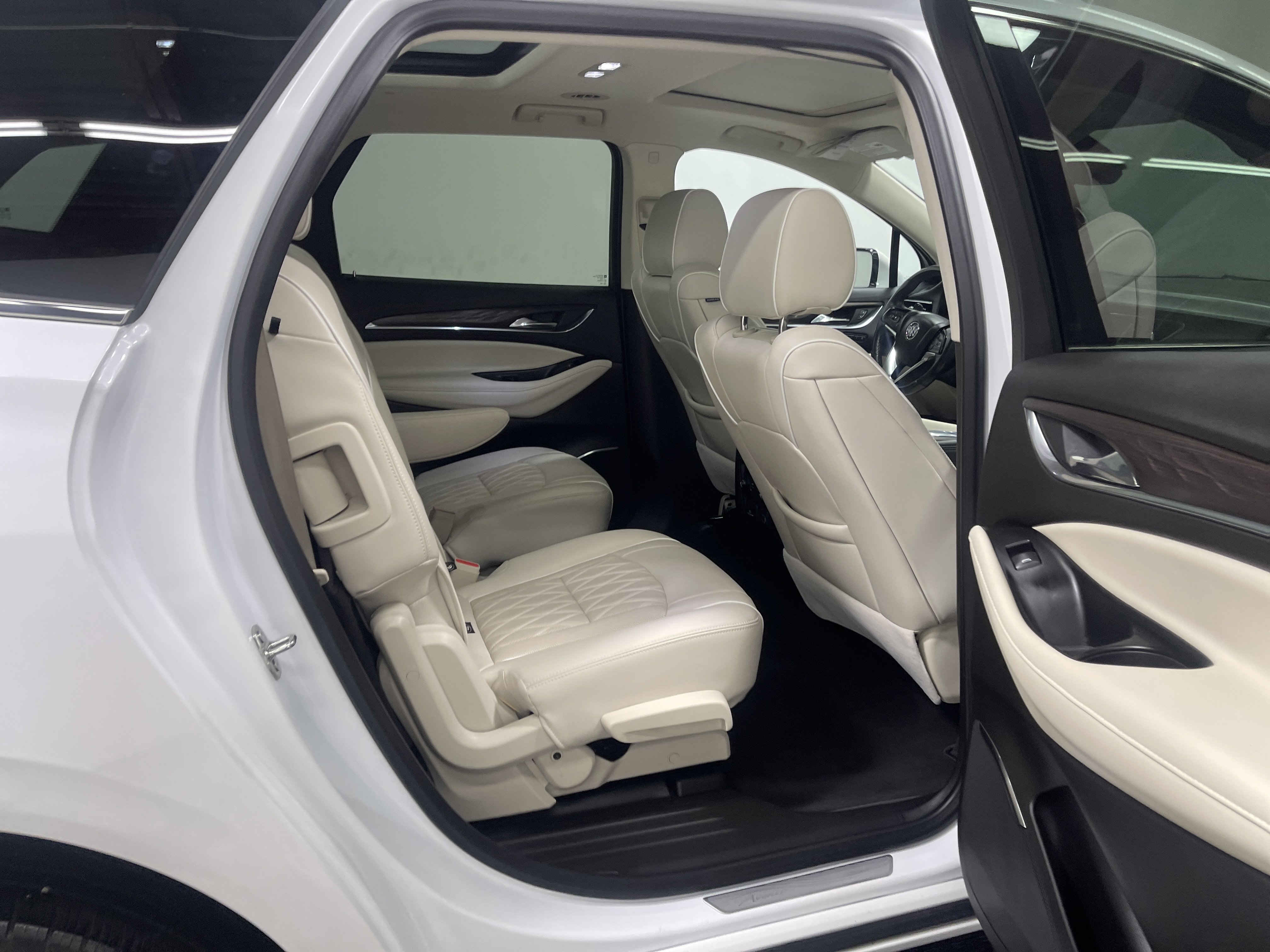 Used 2023 Buick Enclave Avenir w/ Avenir Technology Package AWD/4WD image 21