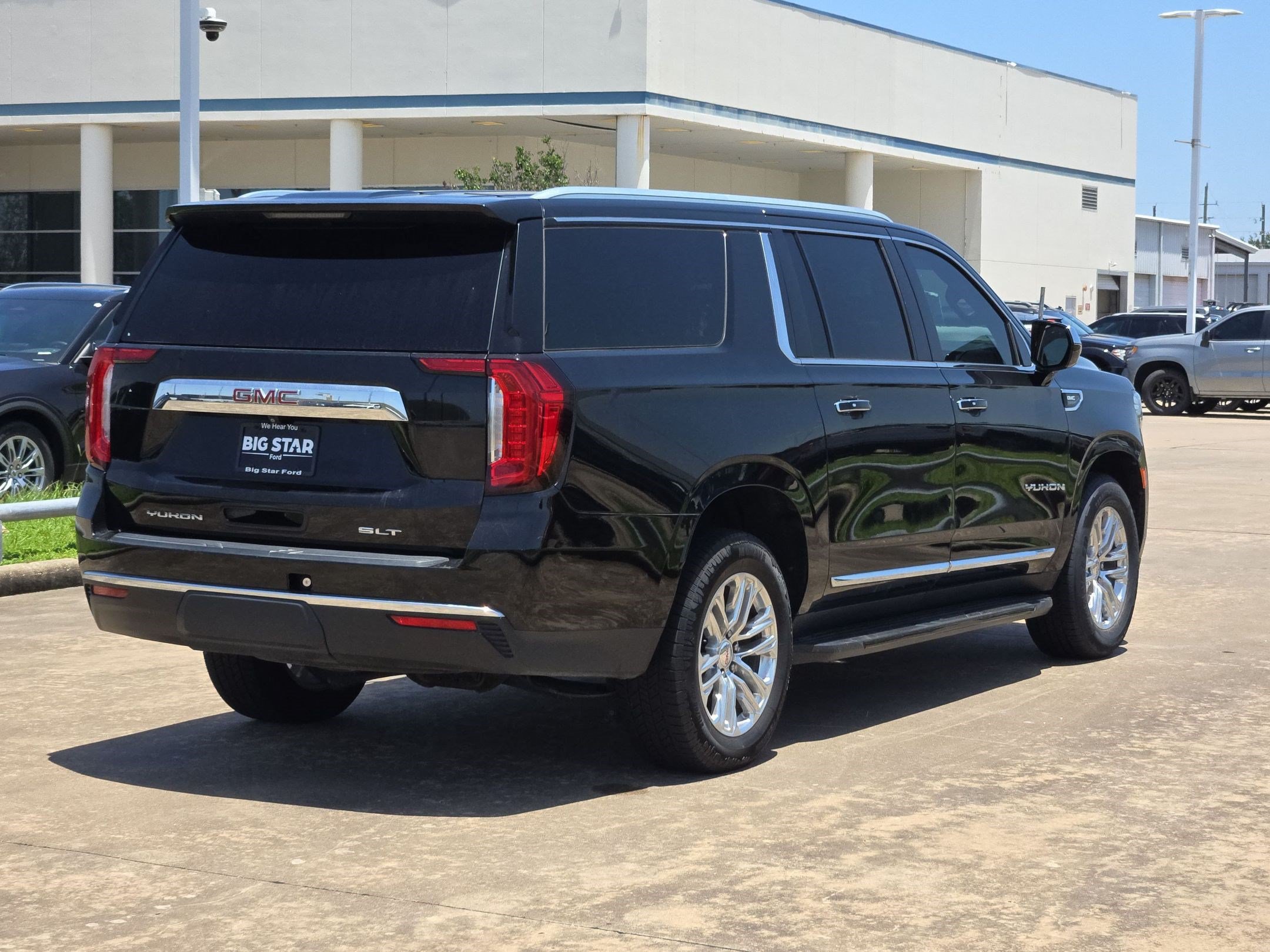 Used 2021 GMC Yukon XL SLT RWD image 3