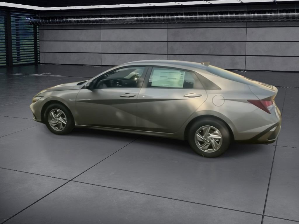 Used 2026 Hyundai Elantra SE image 5