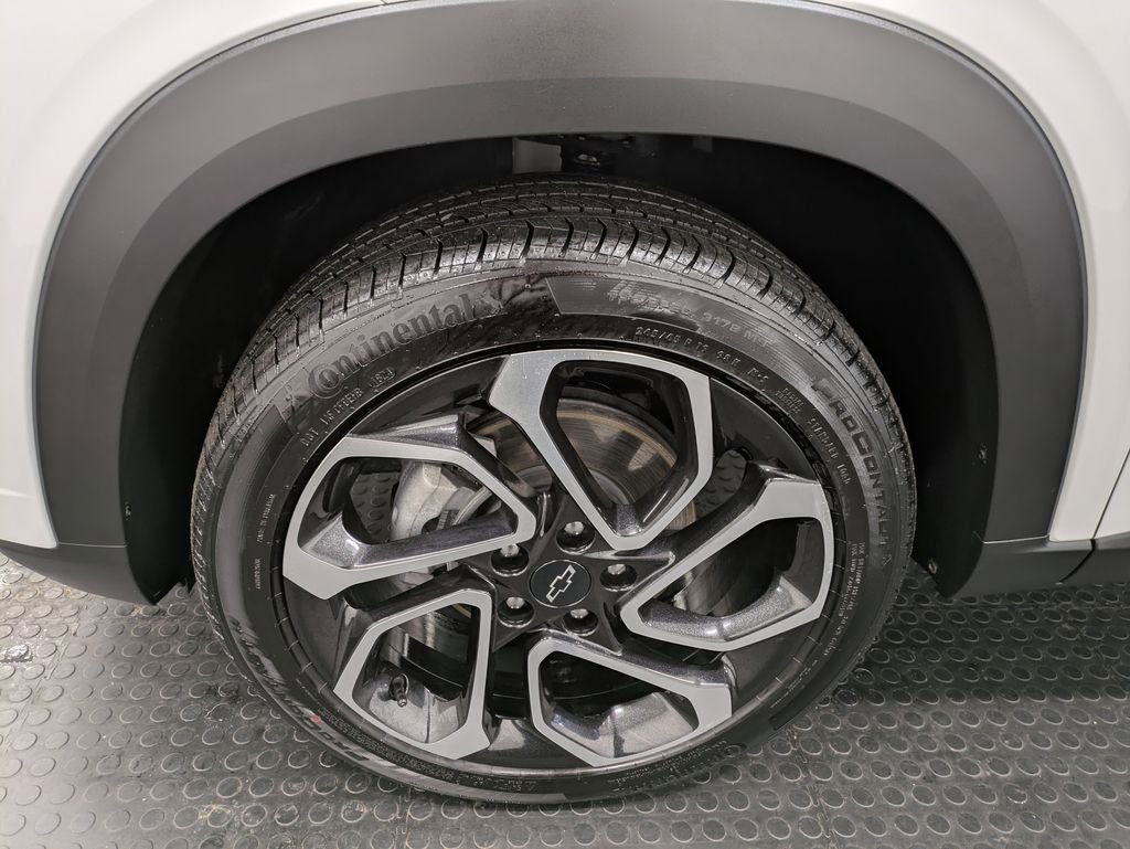 Used 2025 Chevrolet Trax RS w/ Driver Confidence Package image 7