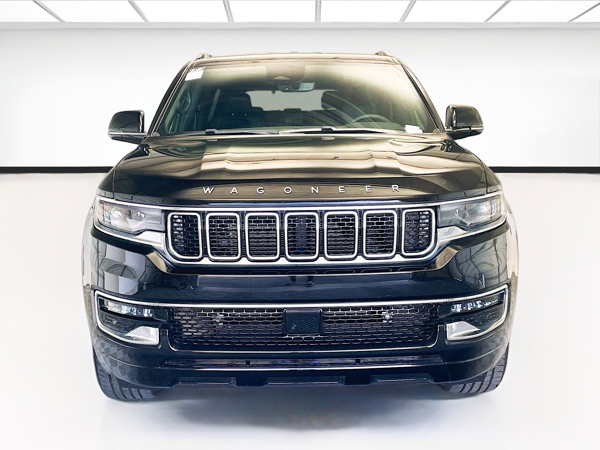 Used 2025 Jeep Wagoneer 4WD image 2