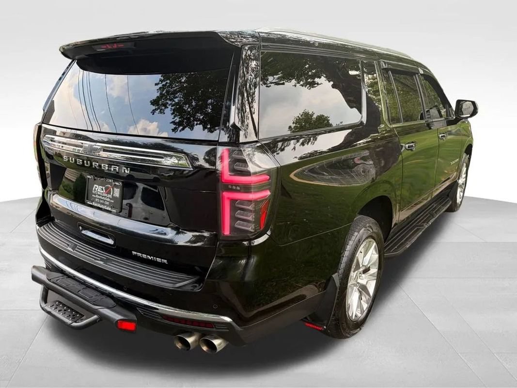 Used 2022 Chevrolet Suburban Premier w/ Premium Package AWD/4WD image 8
