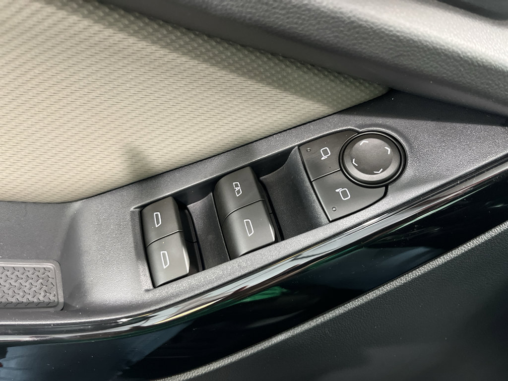 New 2026 Chevrolet Equinox LT w/ Convenience Package II FWD image 29