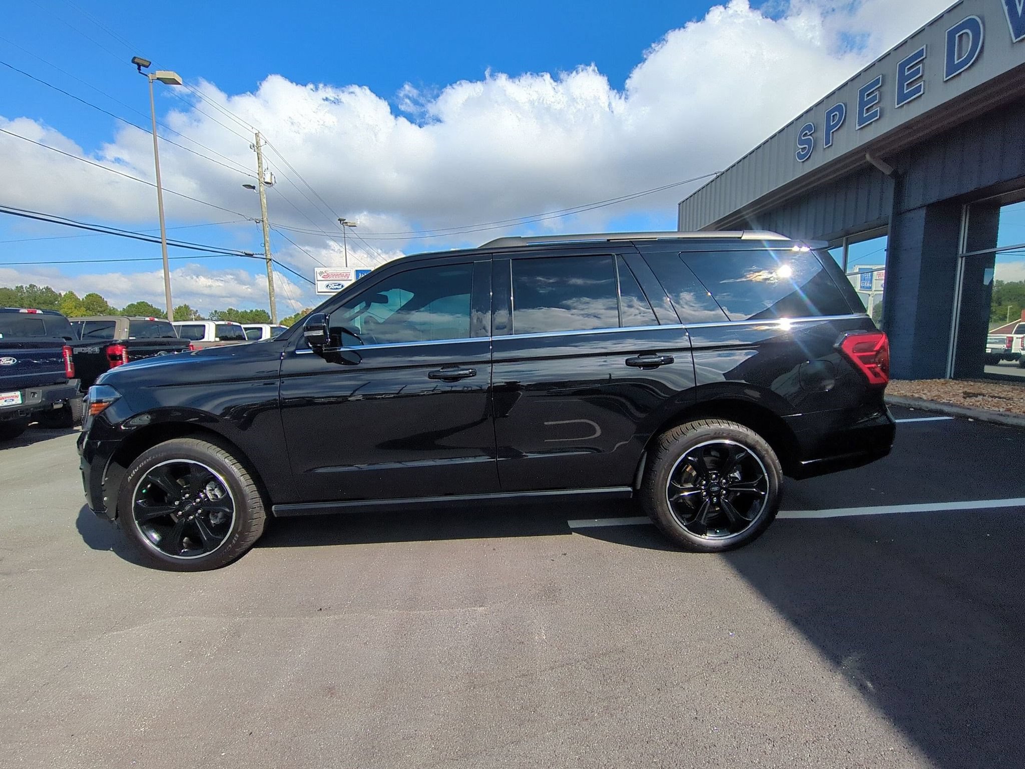 Used 2023 Ford Expedition Limited RWD image 10