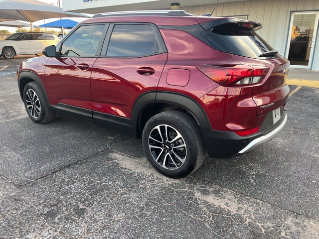 Used 2025 Chevrolet TrailBlazer LT w/ LT Cold Weather Package FWD image 6
