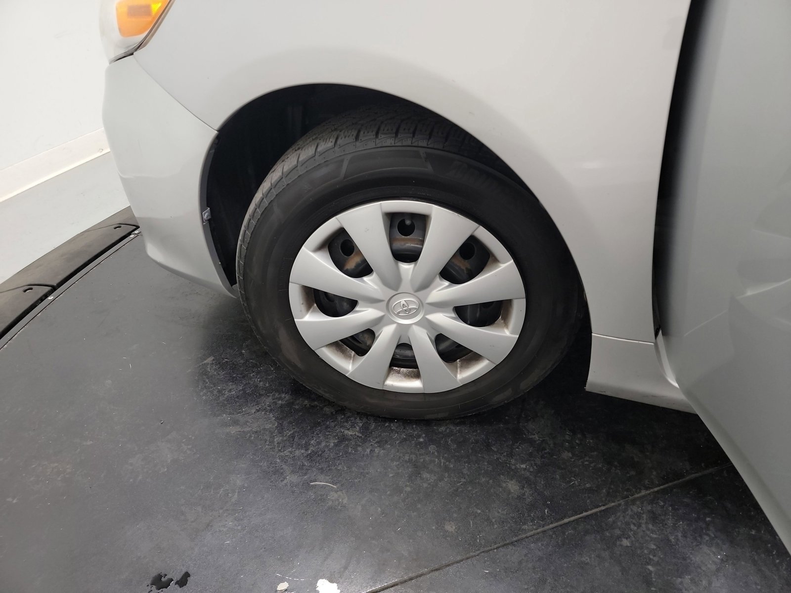 Used 2013 Toyota Corolla L FWD image 28